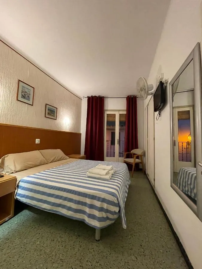 P&R Hostals Maria Rosa Tossa de Mar Guest house